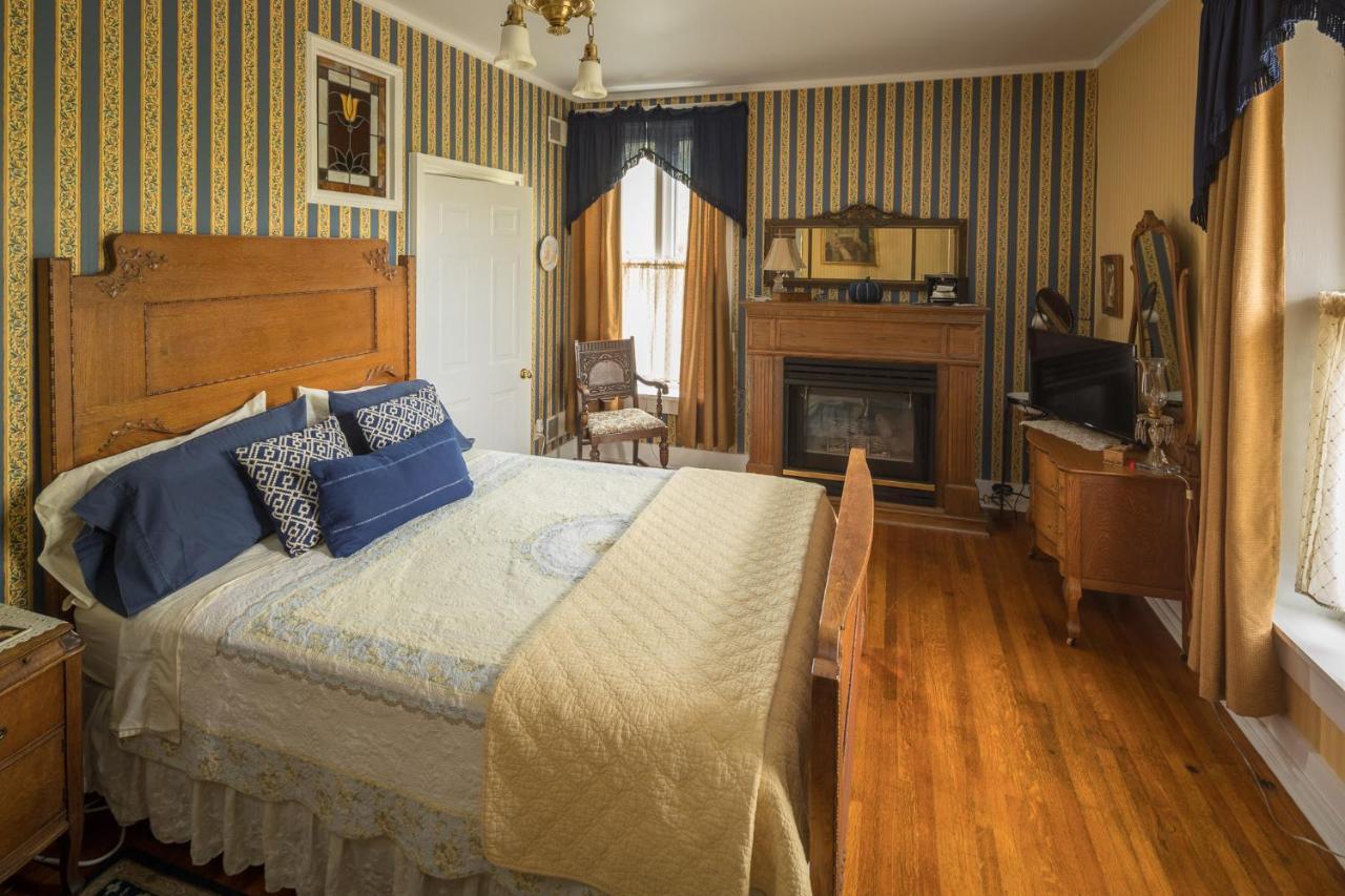 The Steamboat House Bed & Breakfast Galena Bagian luar foto