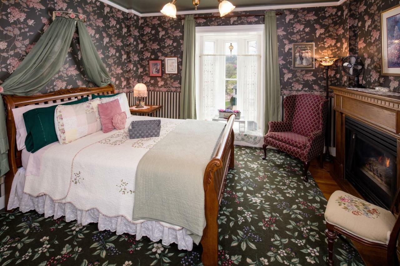 The Steamboat House Bed & Breakfast Galena Bagian luar foto
