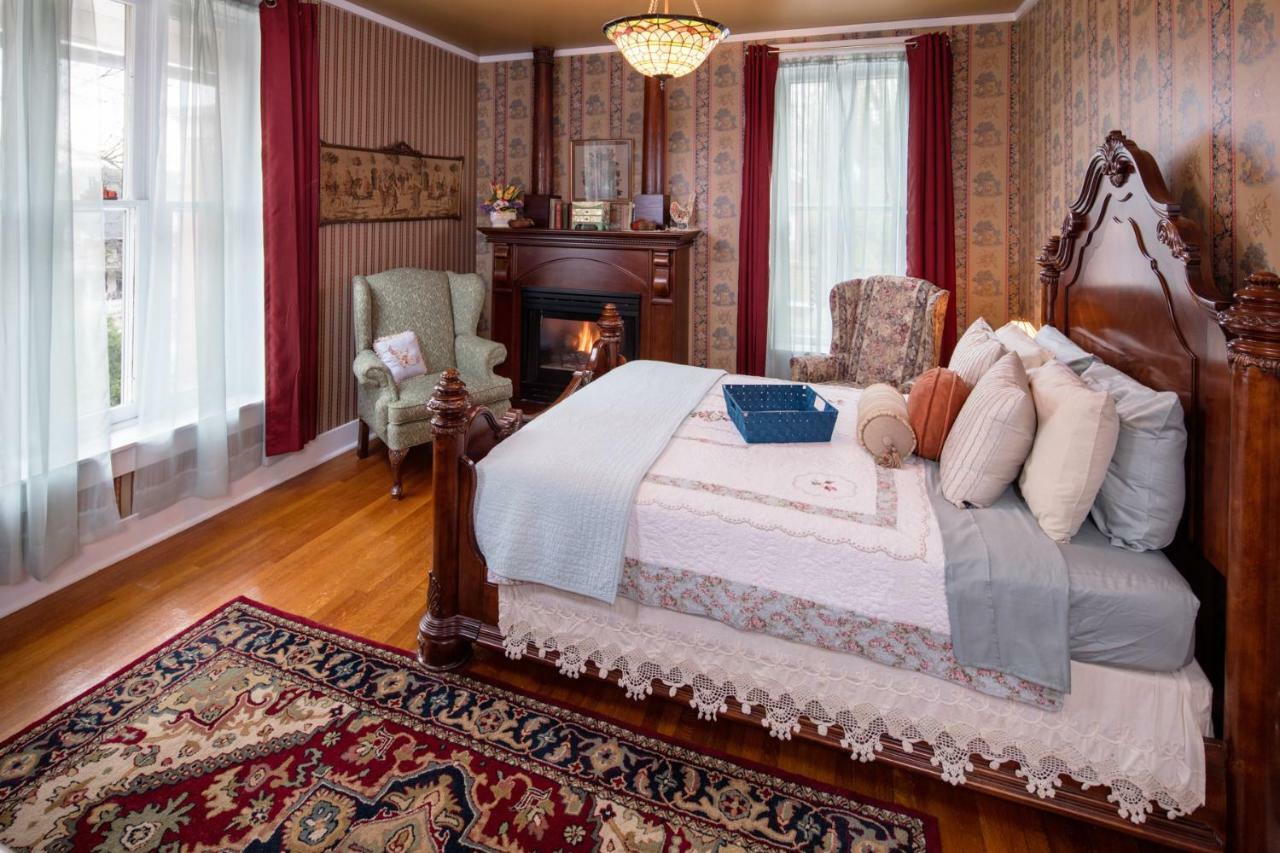 The Steamboat House Bed & Breakfast Galena Bagian luar foto